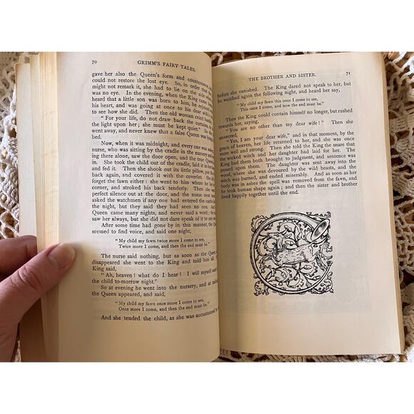 Vintage 1963 Brothers Grimm 'Household Stories' - Walter Crane Illustrations - Picture 5 of 7